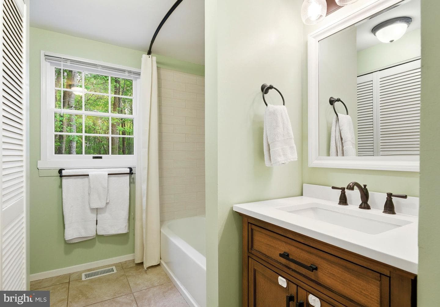 11 Tracys Lane photo 38