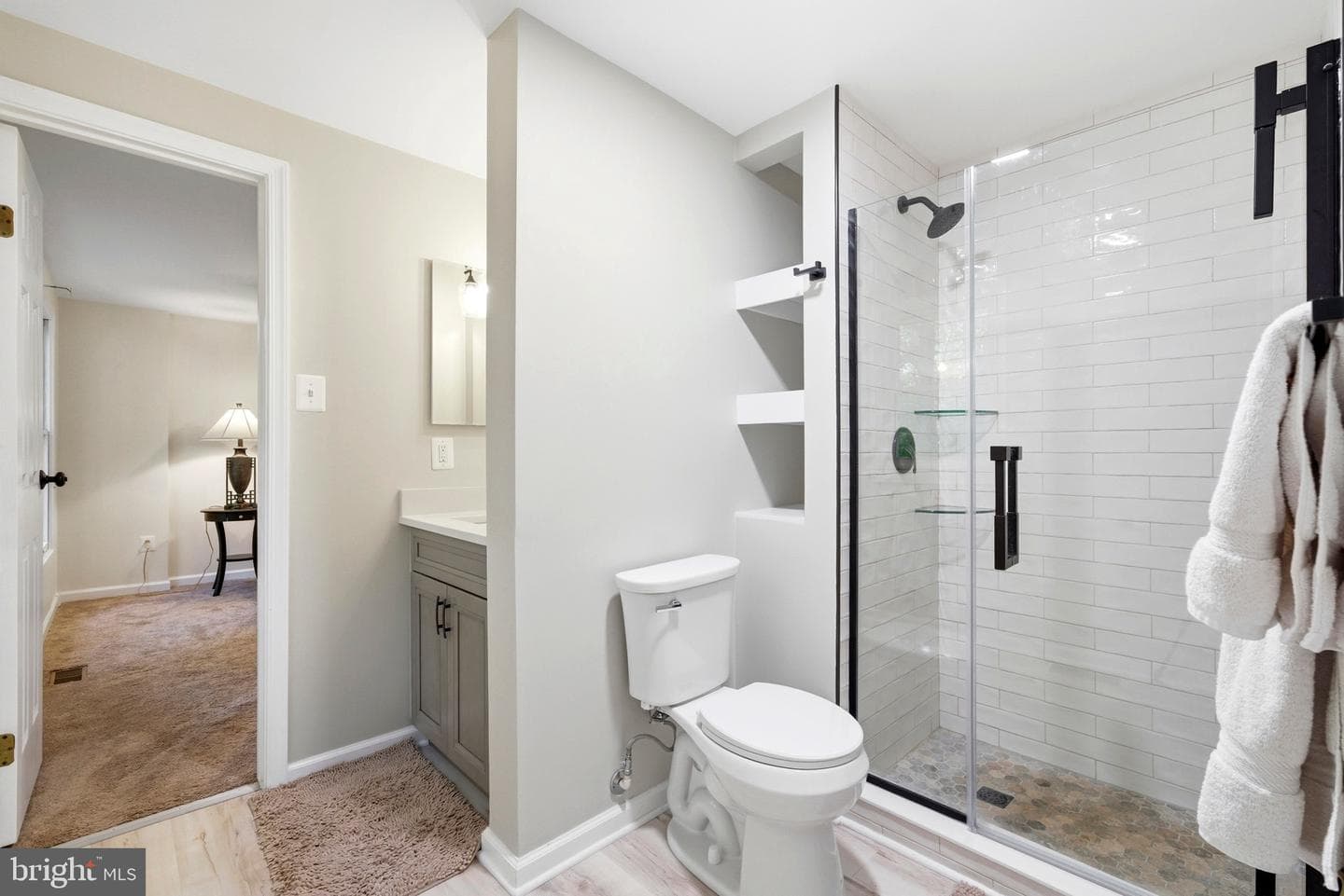 11 Tracys Lane photo 42