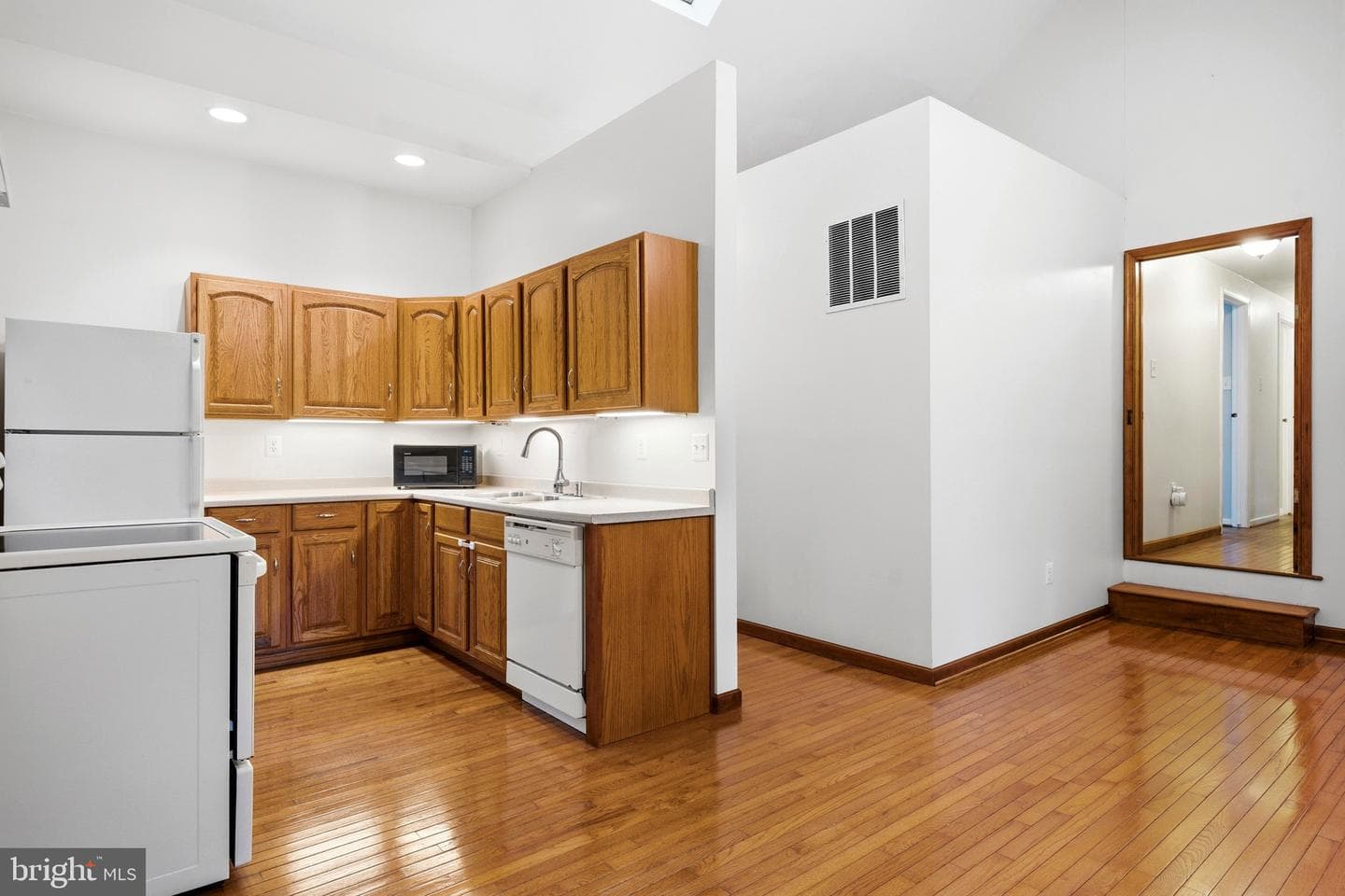 11 Tracys Lane photo 49