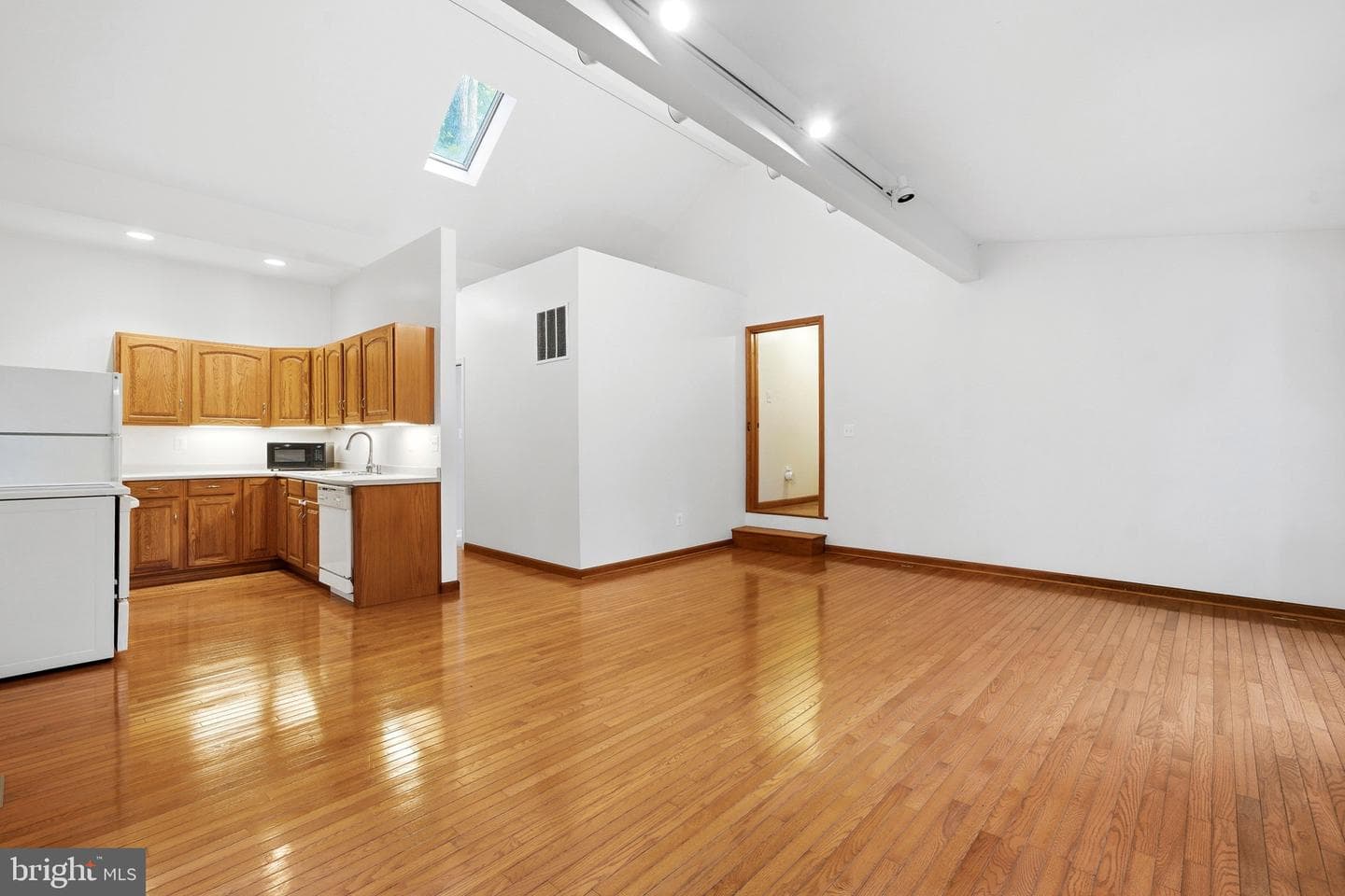 11 Tracys Lane photo 52
