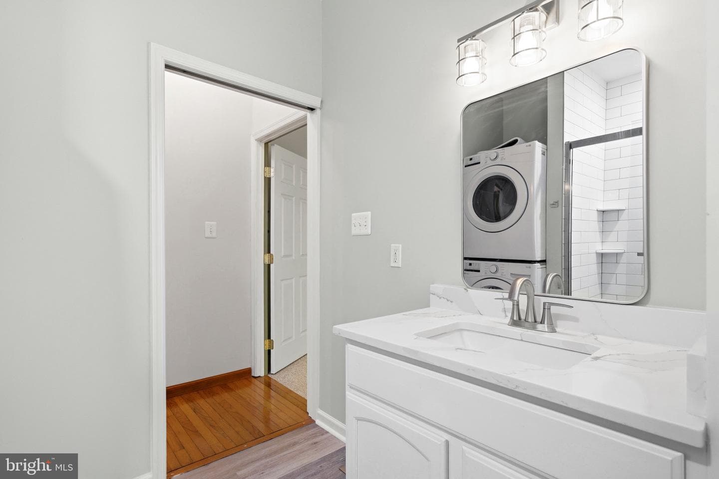 11 Tracys Lane photo 53