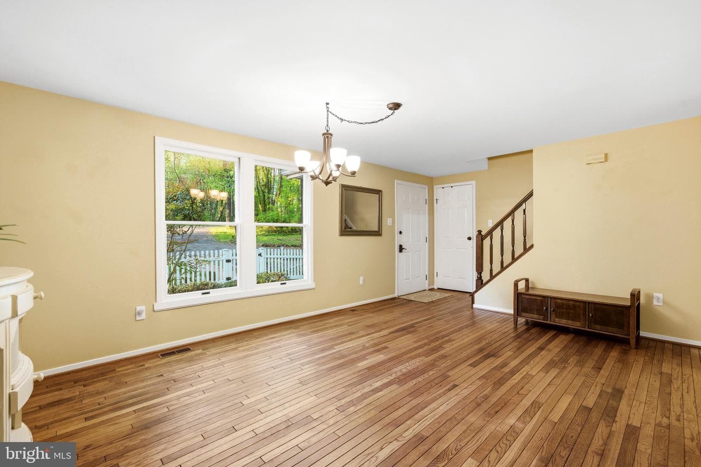 11 Tracys Lane photo 7