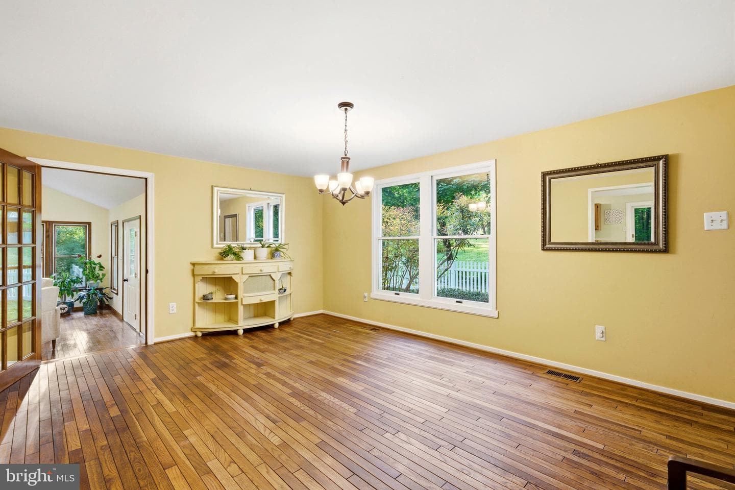 11 Tracys Lane photo 8