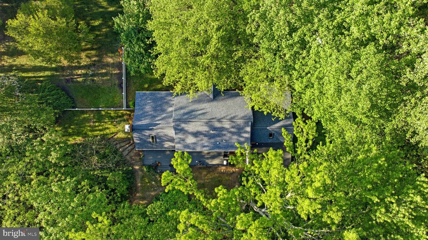 11 Tracys Lane photo 85