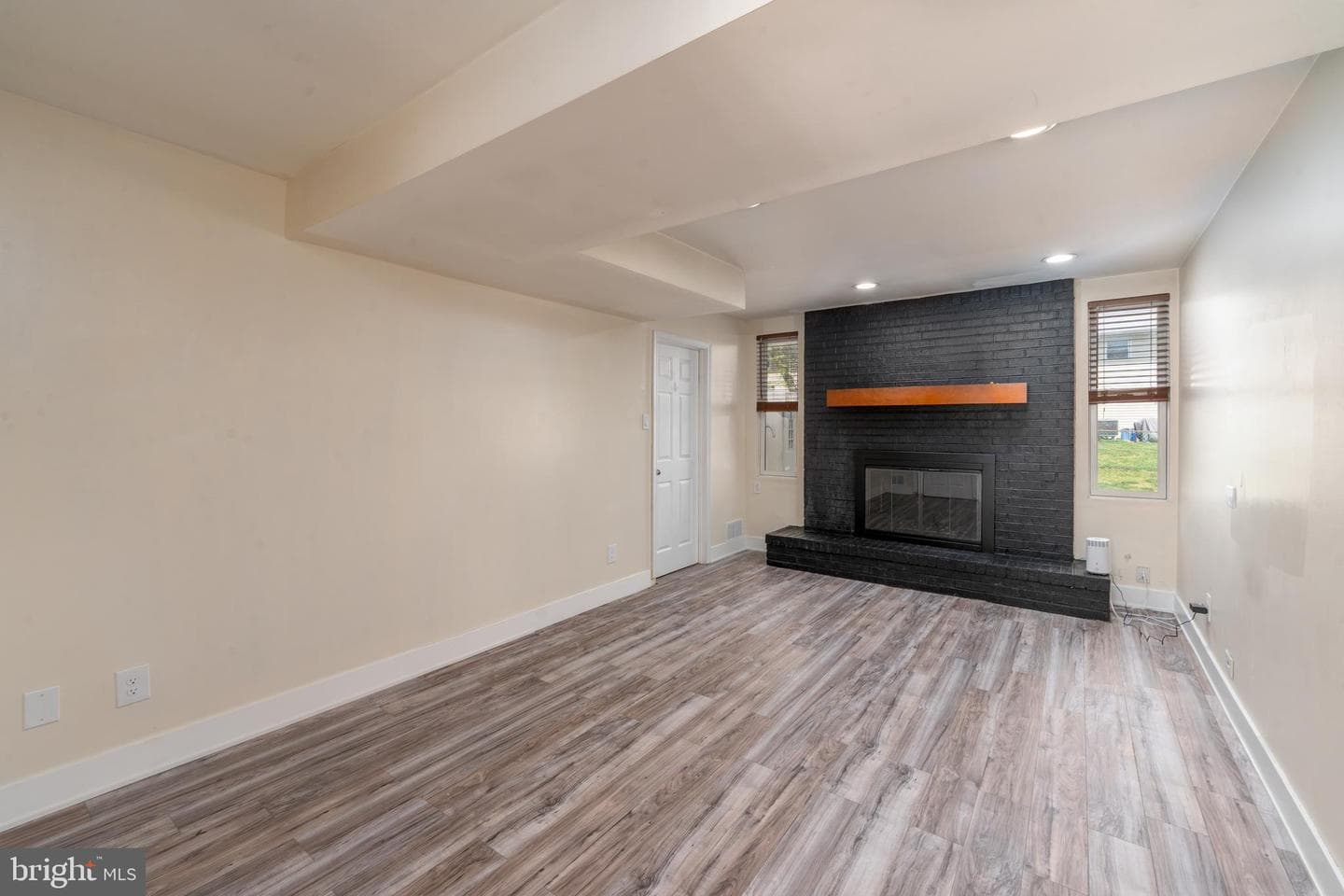 1908 Champlain Drive photo 12