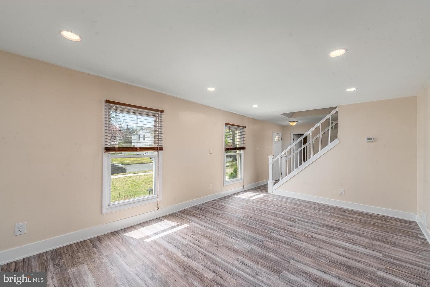1908 Champlain Drive photo 4