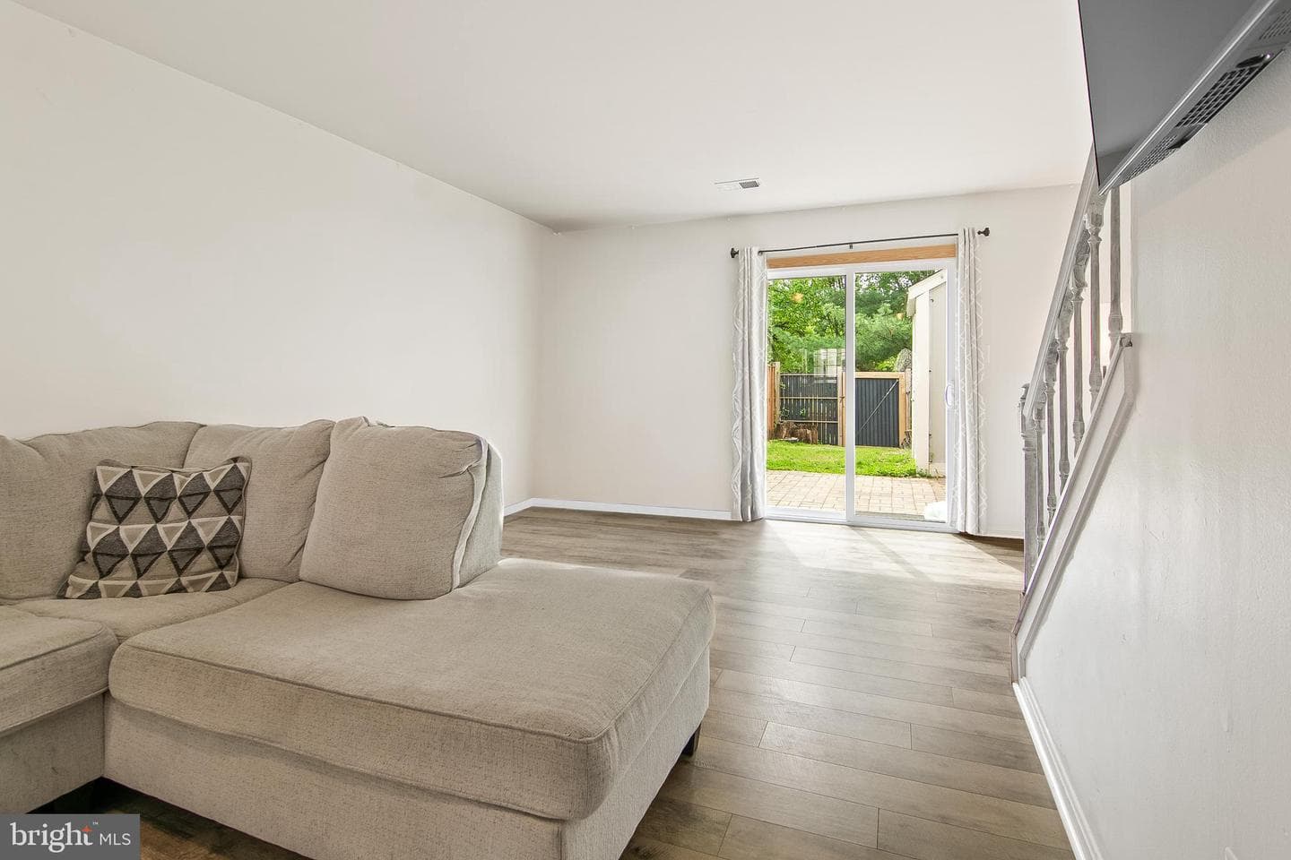 549 Dahlgreen Road photo 9