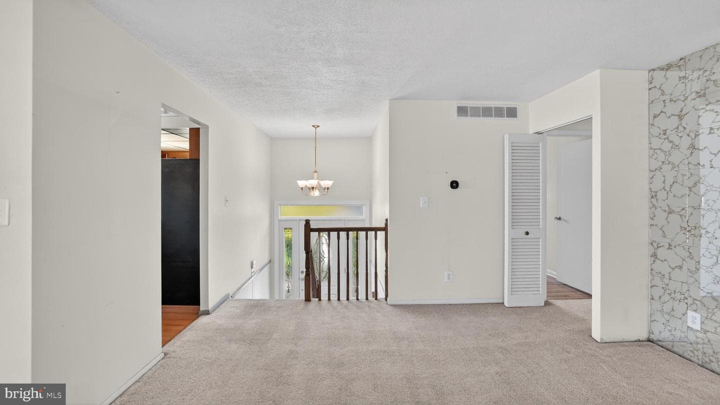 306 Shetlands Lane photo 15