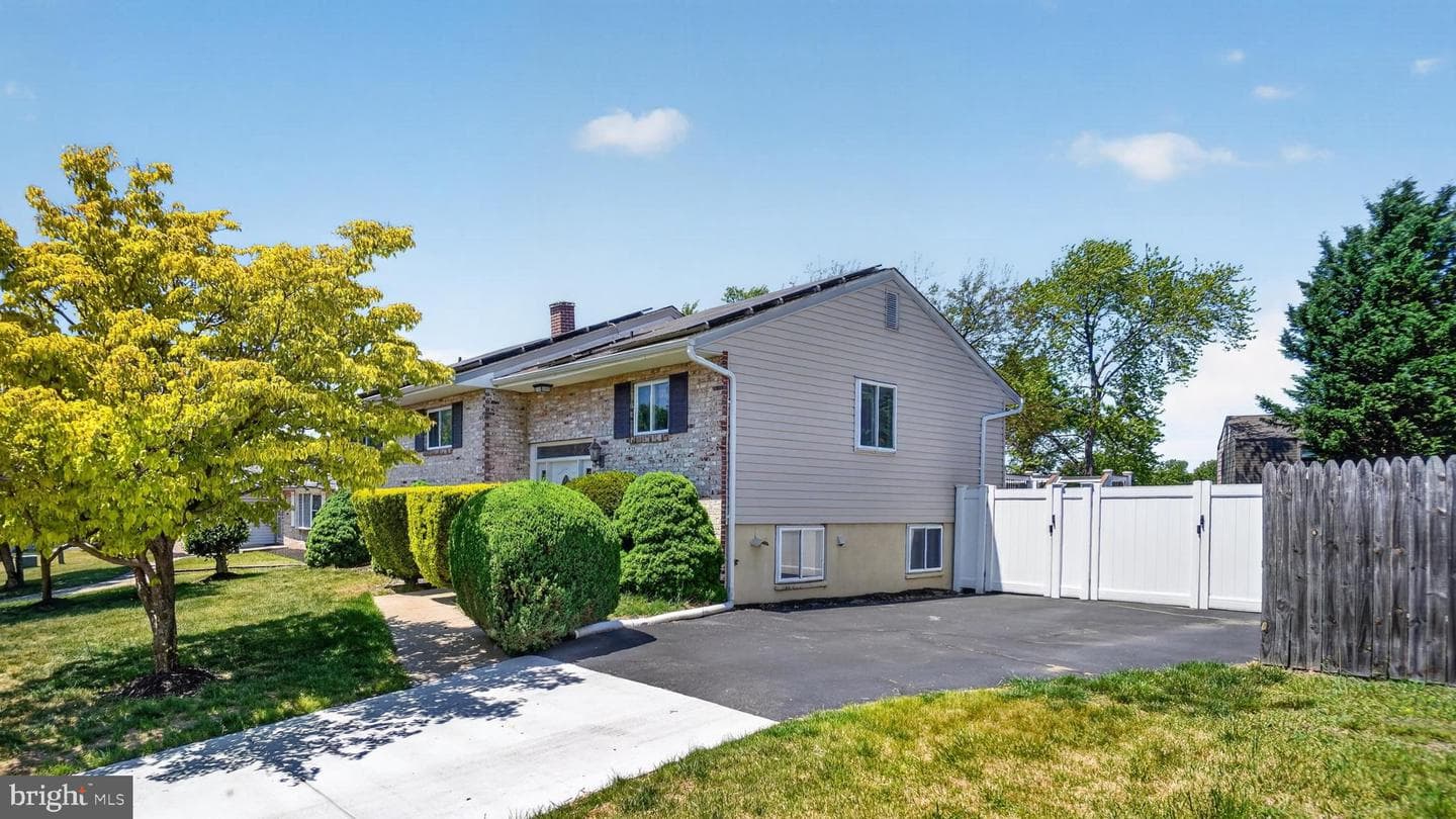 306 Shetlands Lane photo 5