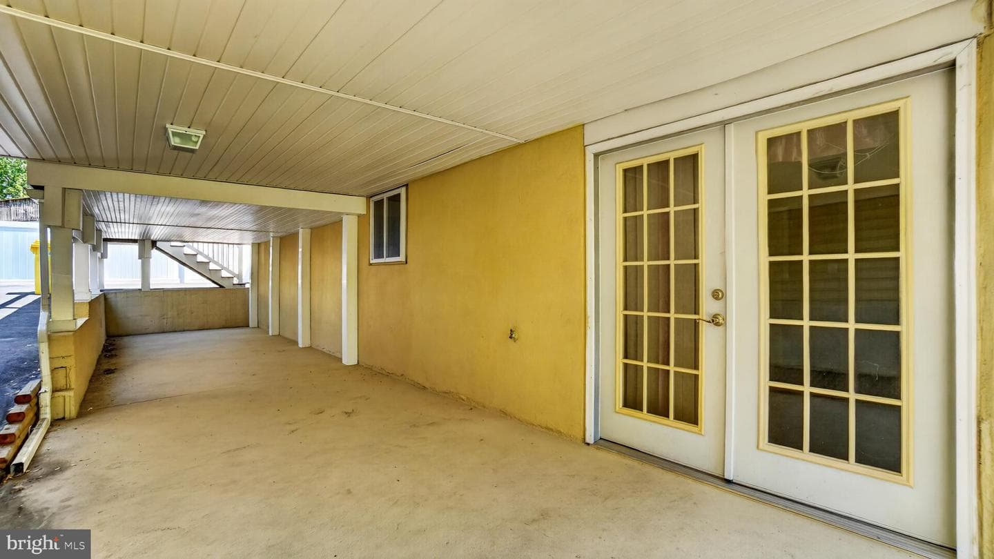 306 Shetlands Lane photo 9