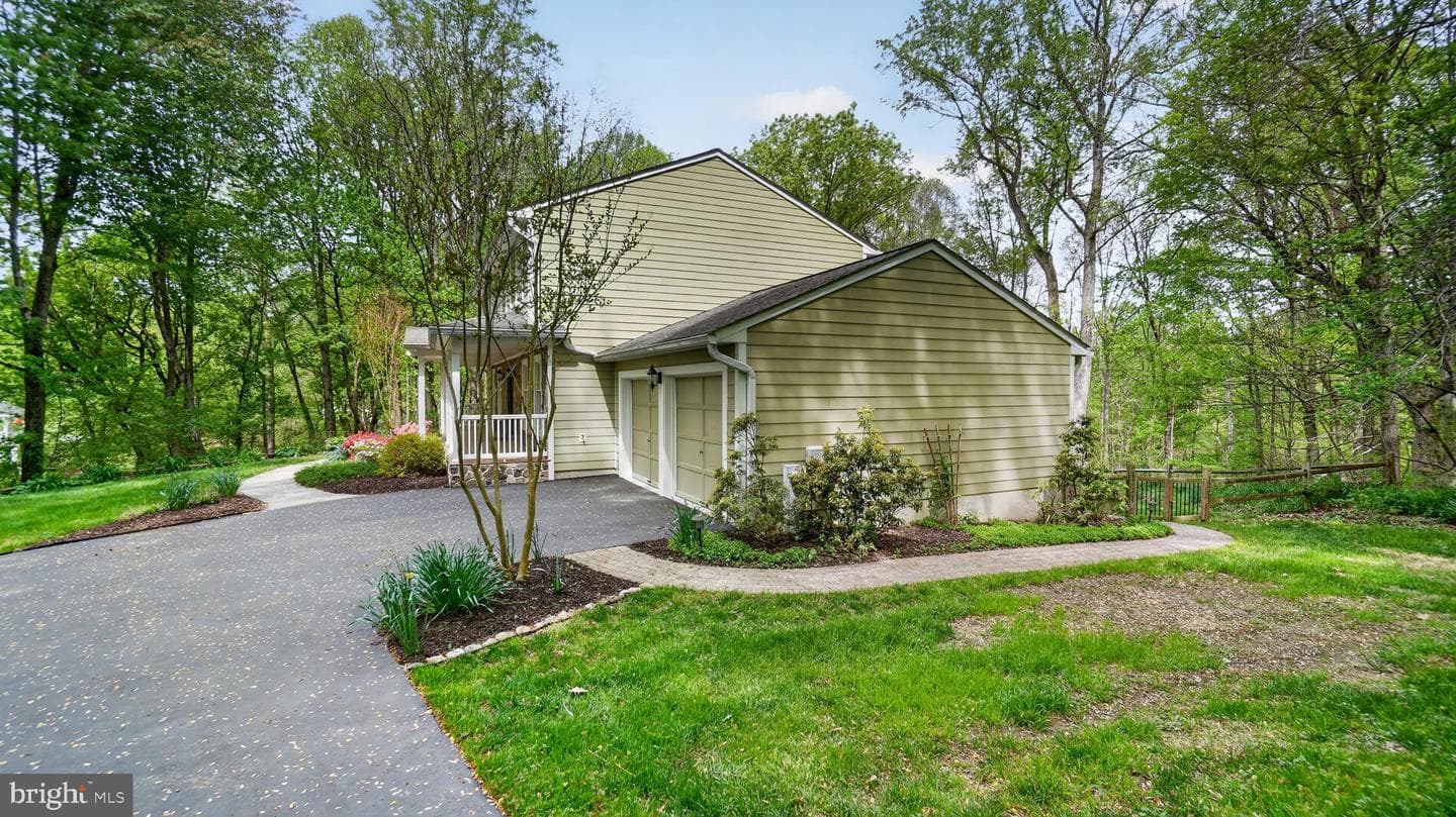328 Greenridge Drive photo 4