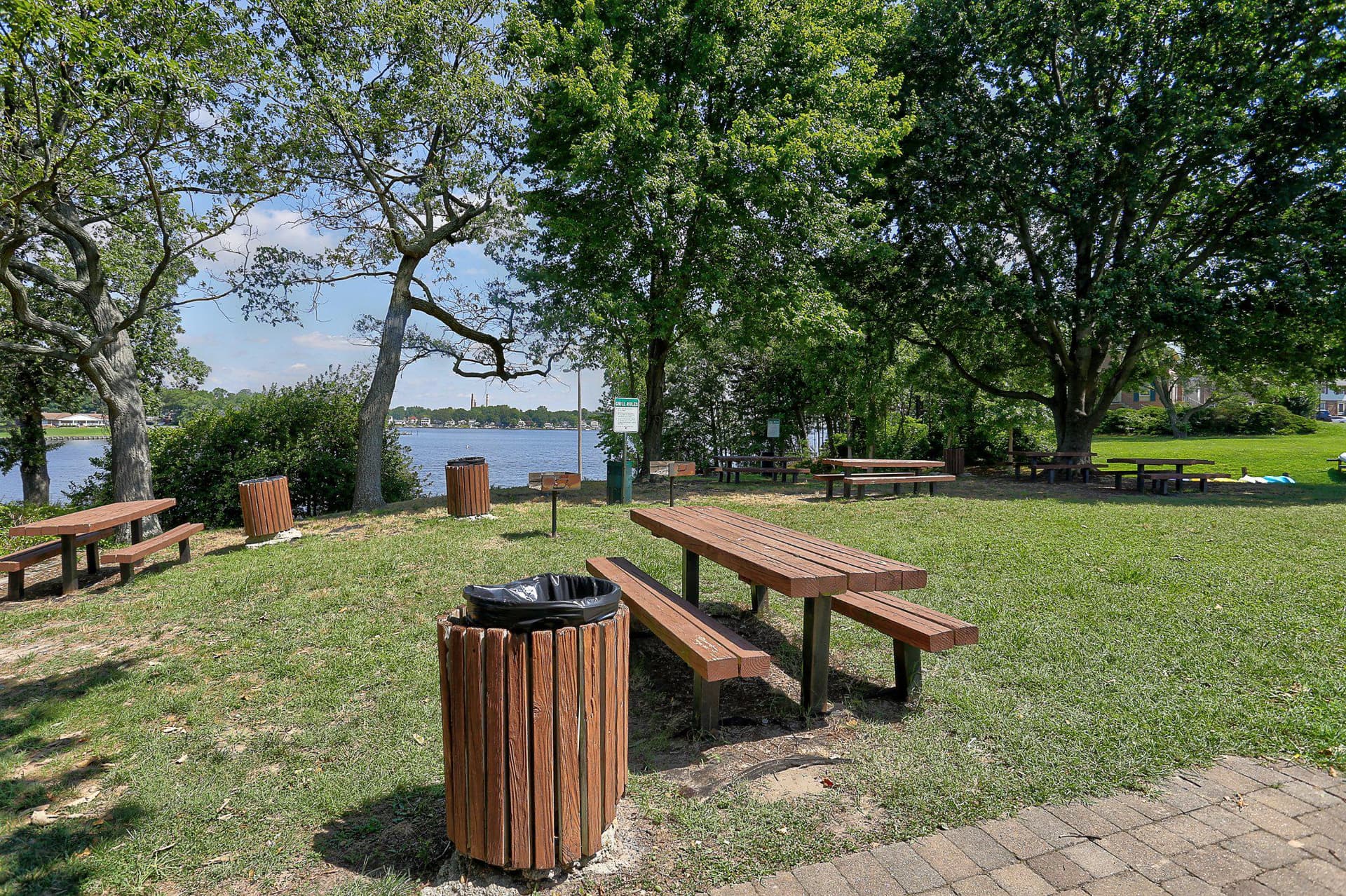 925 Mount Desert Harbour photo 20