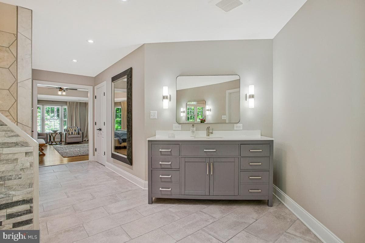 2512 Hobbits Lane photo 31