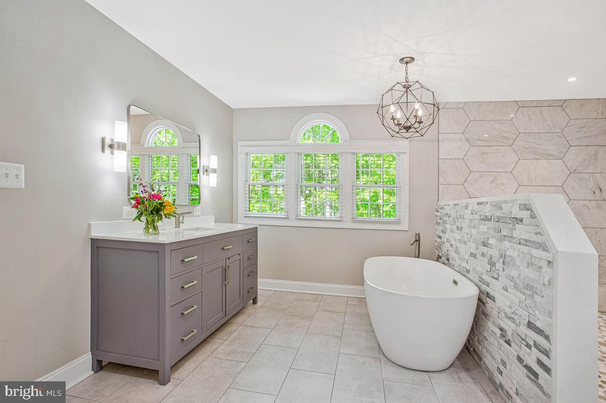 2512 Hobbits Lane photo 4