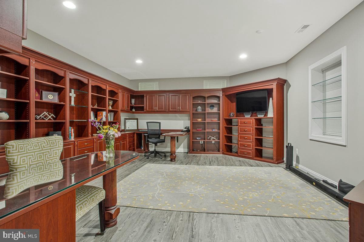 2512 Hobbits Lane photo 54