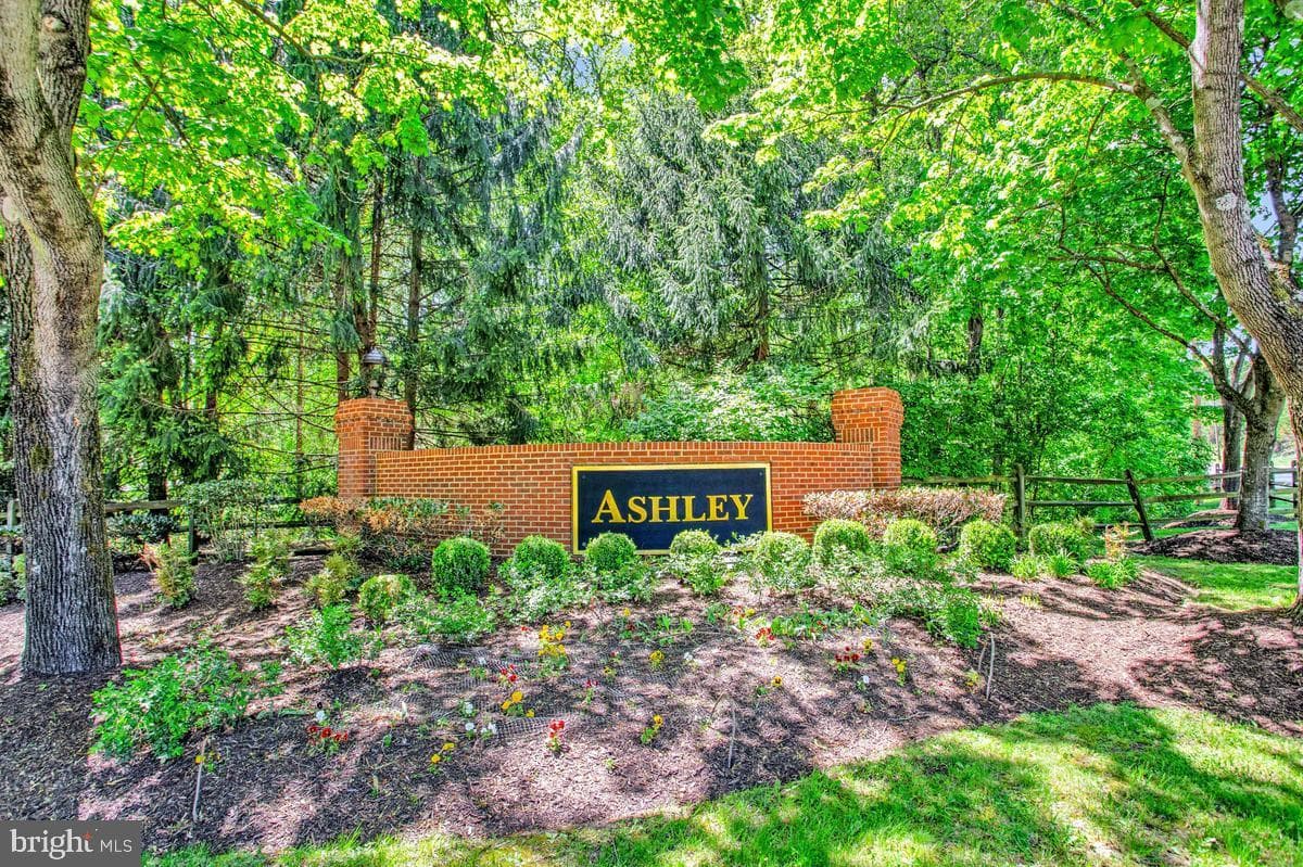 2512 Hobbits Lane photo 65