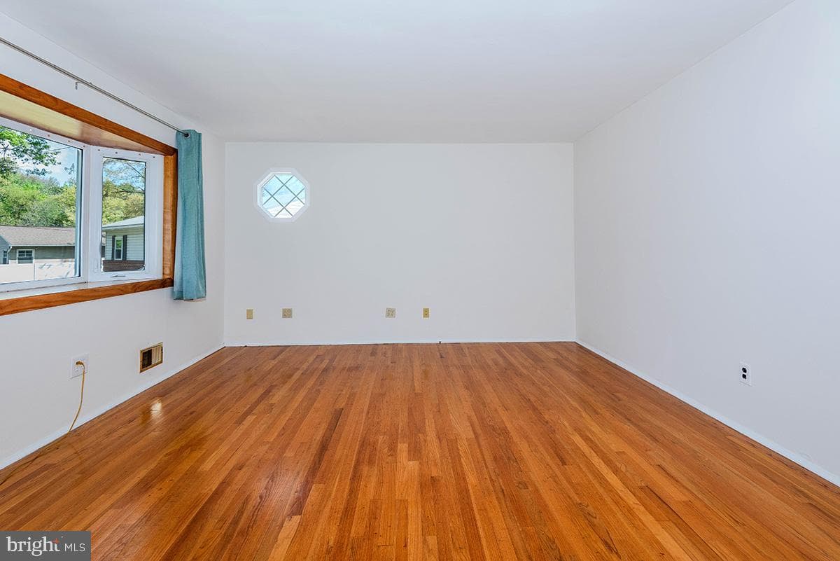 427 Carol Court photo 5