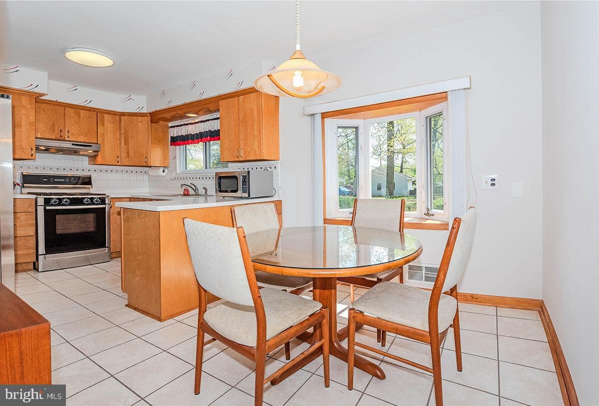 427 Carol Court photo 6