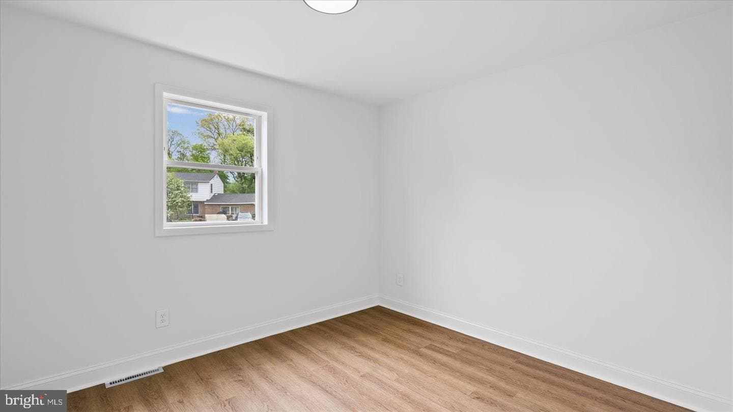 7956 Oakwood Road photo 25