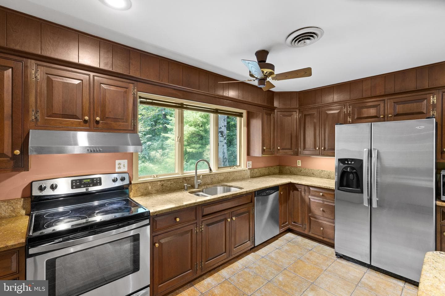 500 Sara Drive photo 11