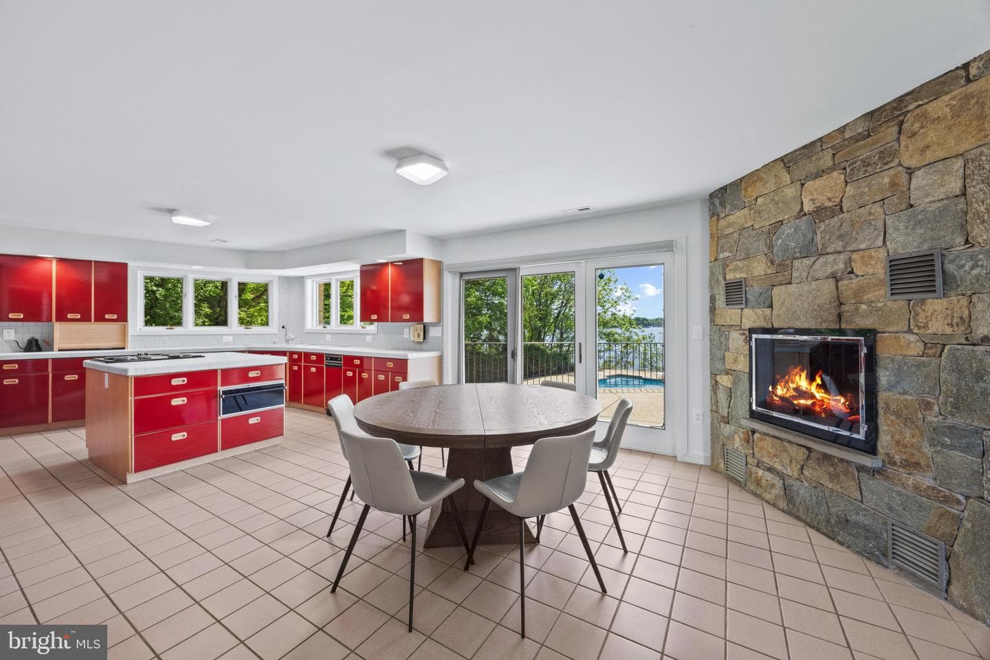 31 Shadow Point Court photo 11