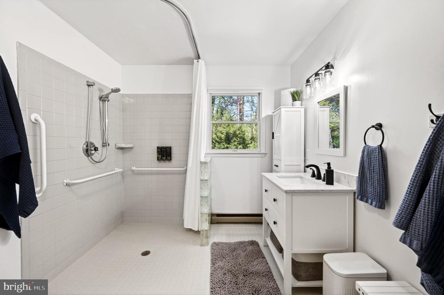 300 White Plains Court photo 27