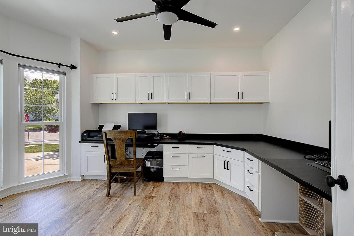 2424 Valley Brook Lane photo 4