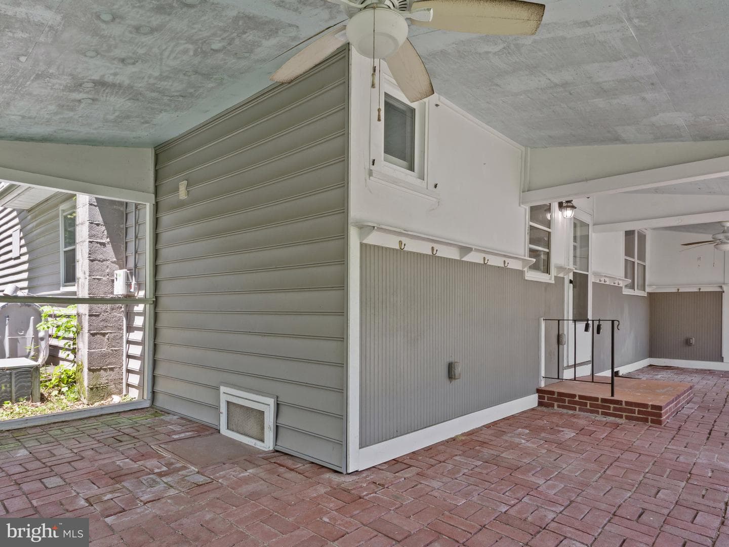 1413 Central Avenue E photo 4