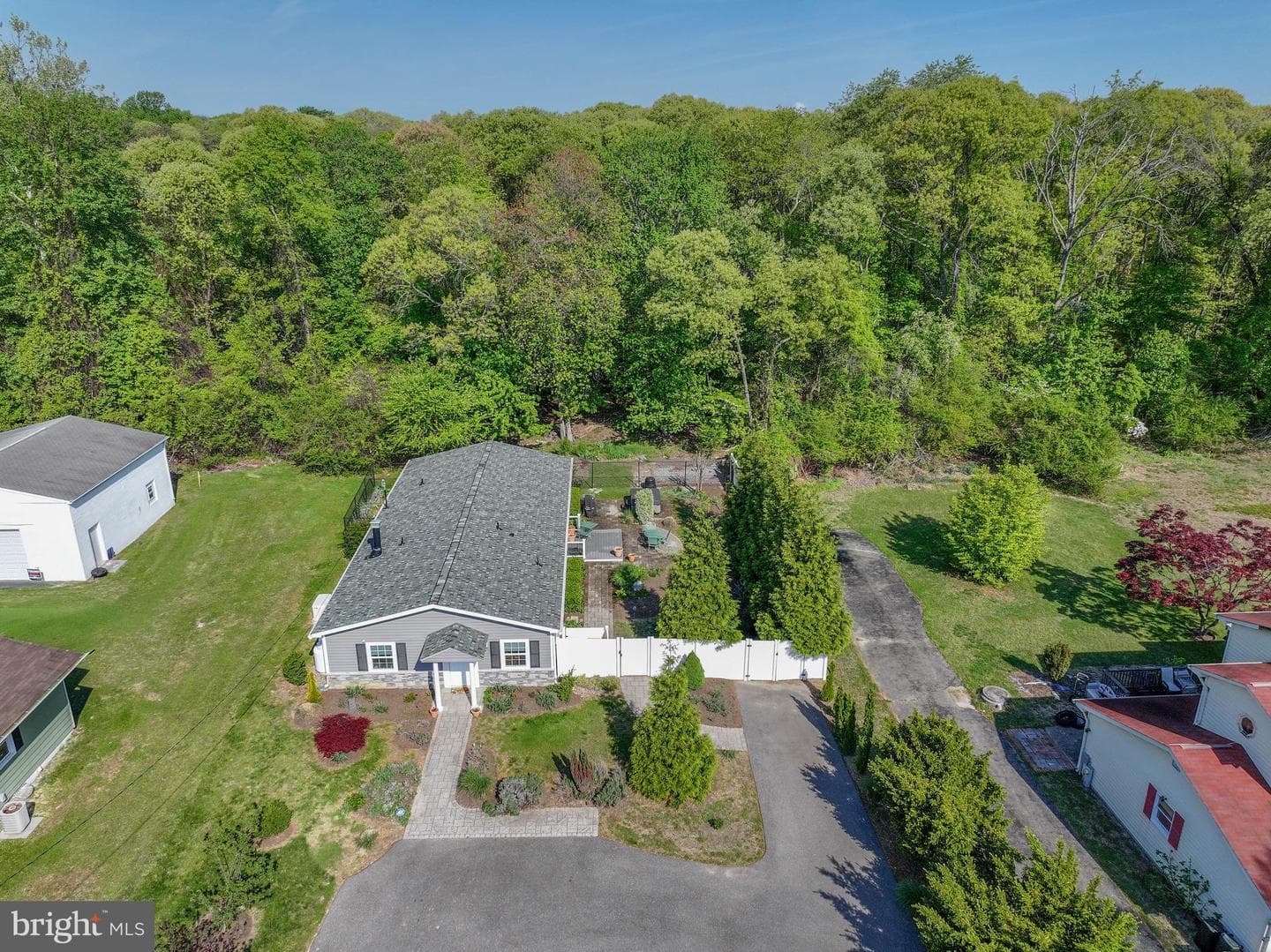 8203 Forest Glen Drive photo 32