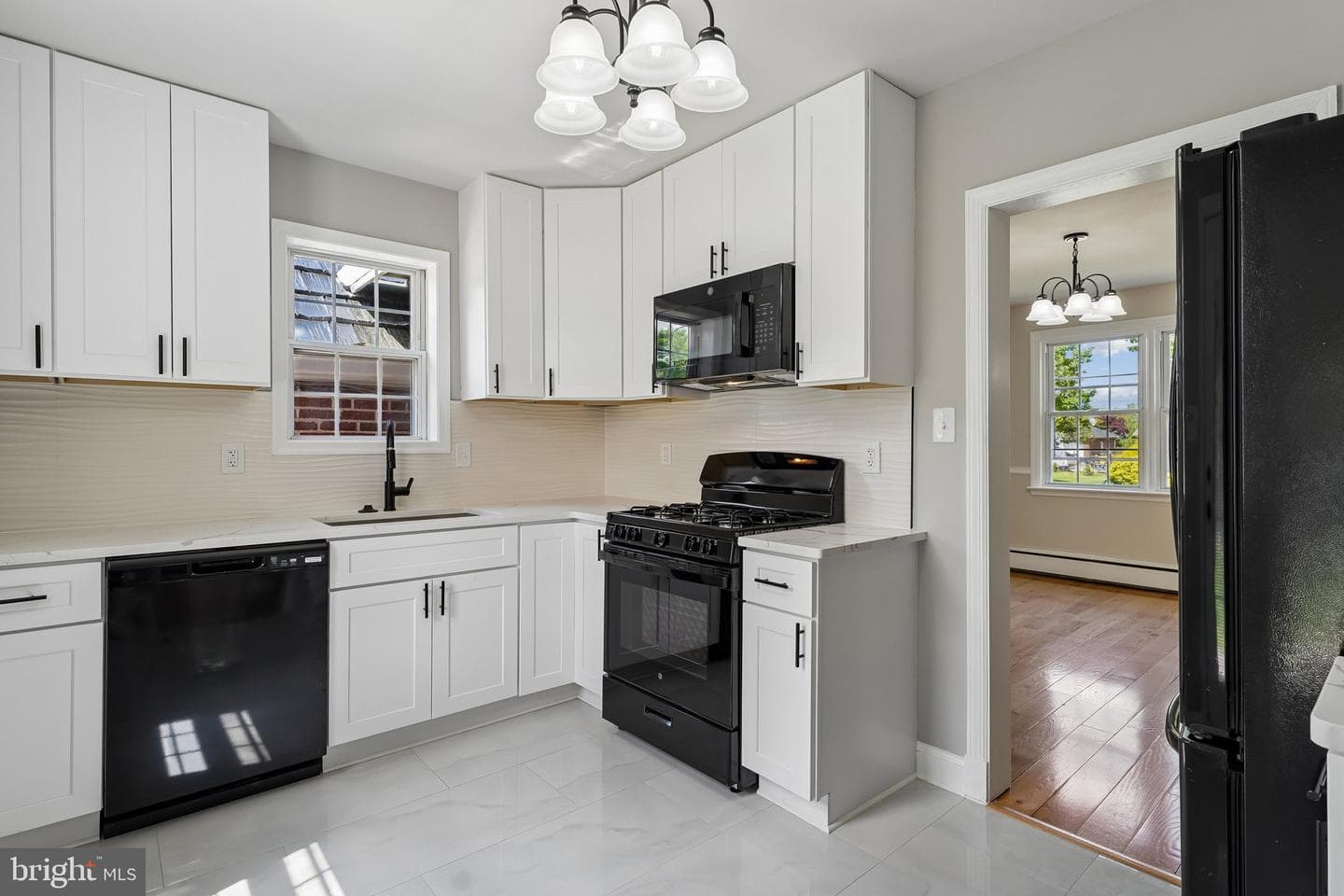 527 Forest View Road photo 10