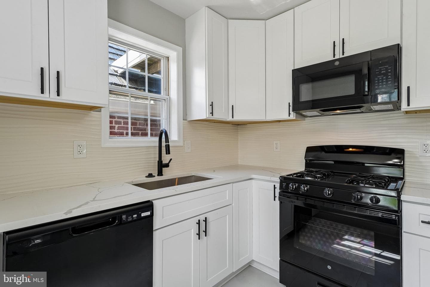 527 Forest View Road photo 11