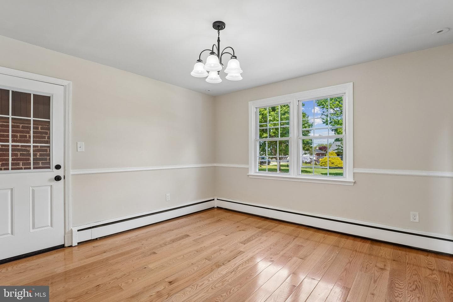 527 Forest View Road photo 12