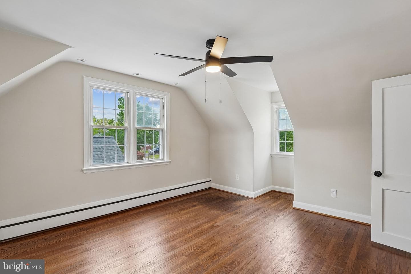 527 Forest View Road photo 18