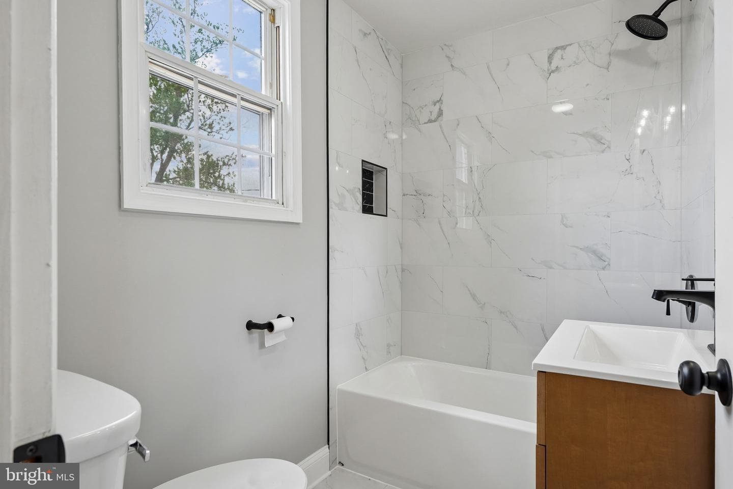 527 Forest View Road photo 19