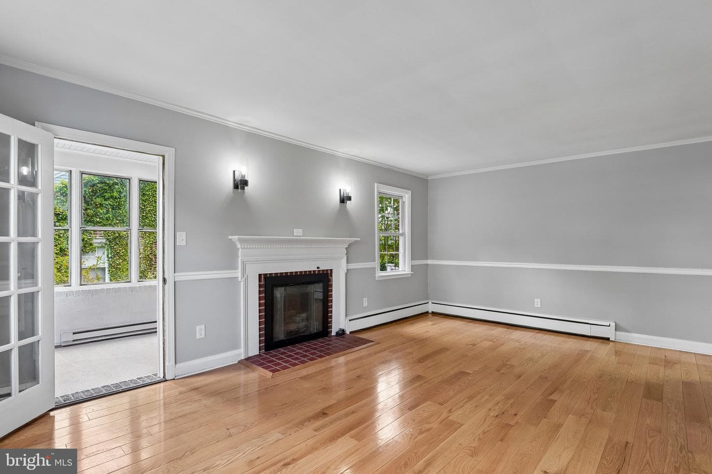 527 Forest View Road photo 4