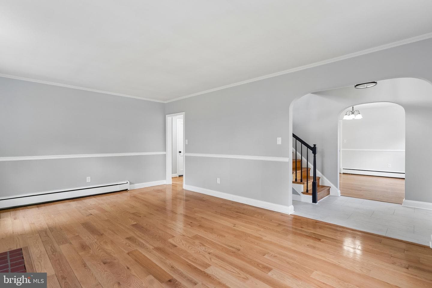 527 Forest View Road photo 5