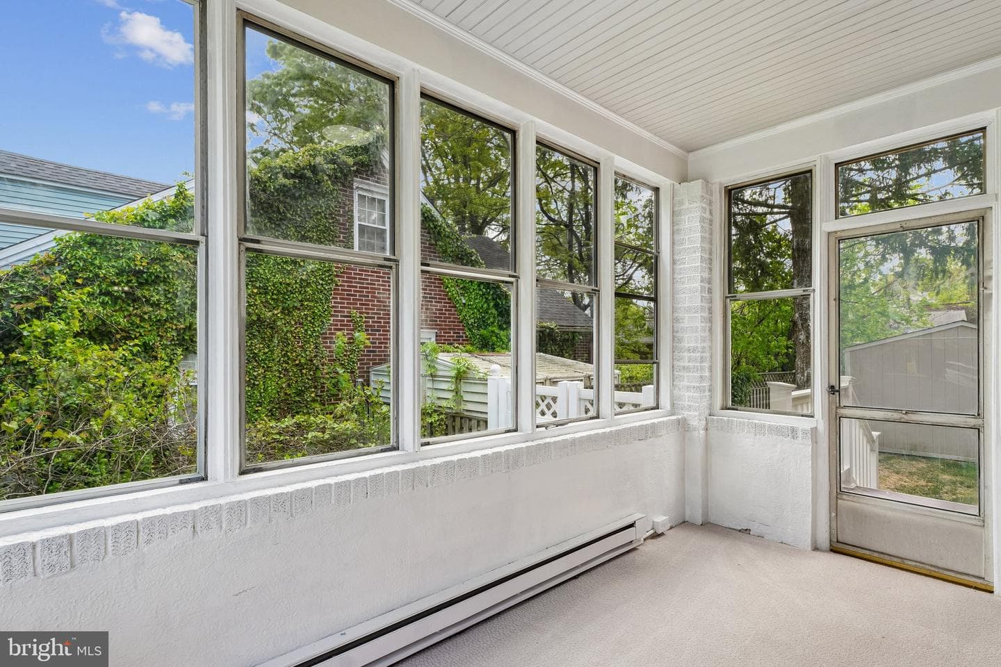527 Forest View Road photo 6
