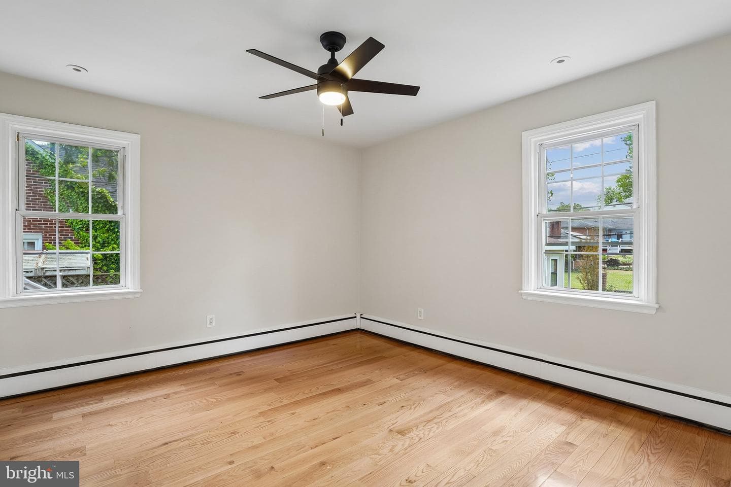 527 Forest View Road photo 7