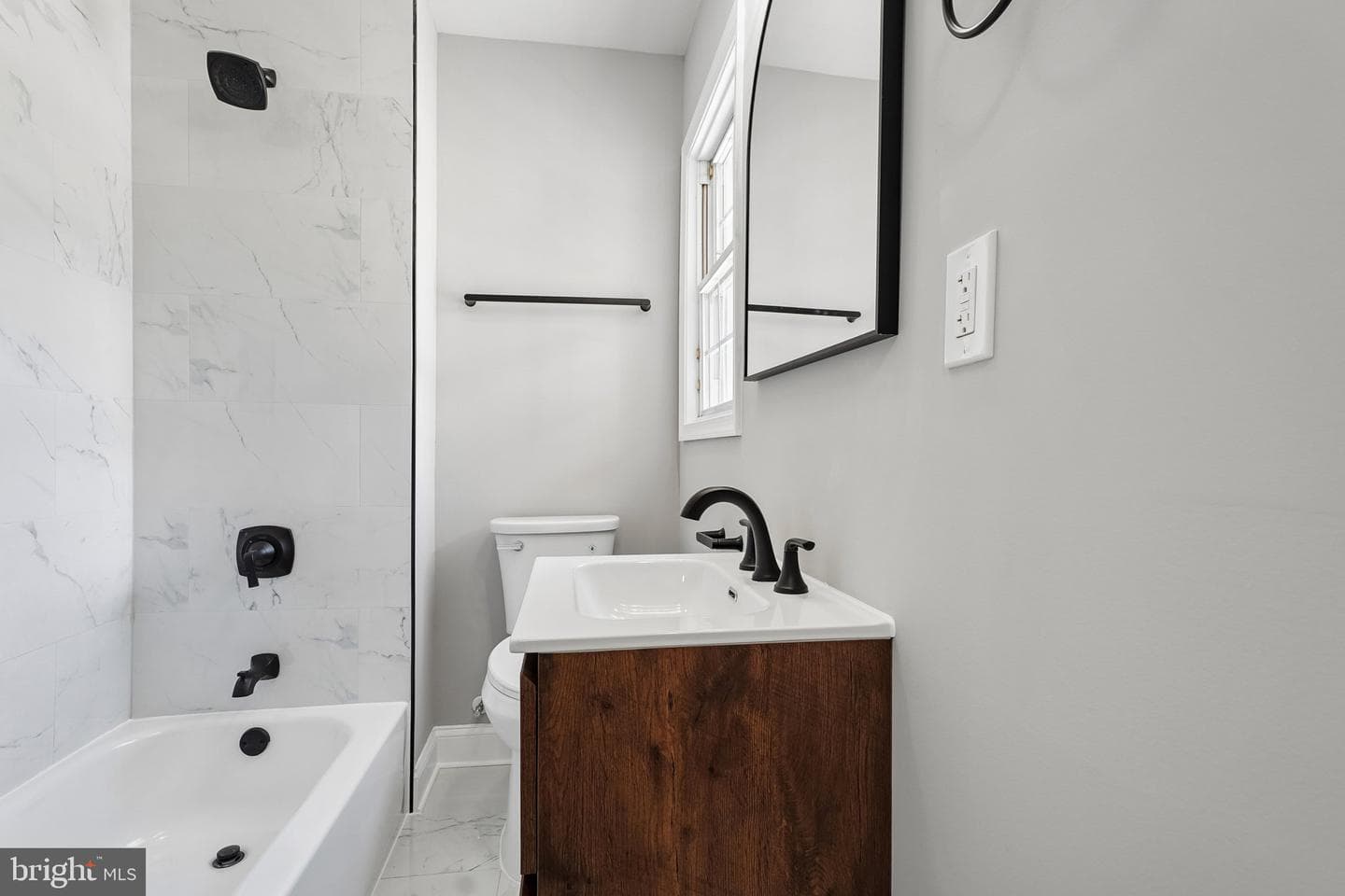 527 Forest View Road photo 9
