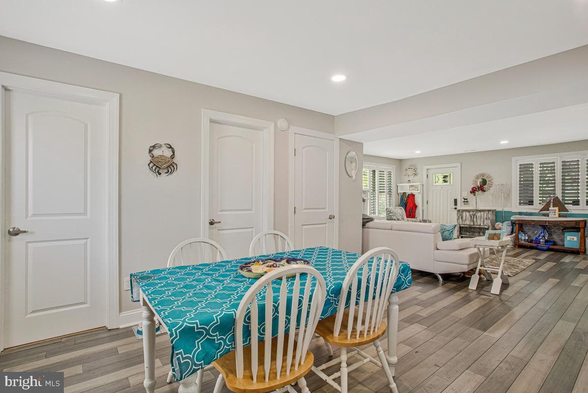 4912 Mariners Drive photo 9