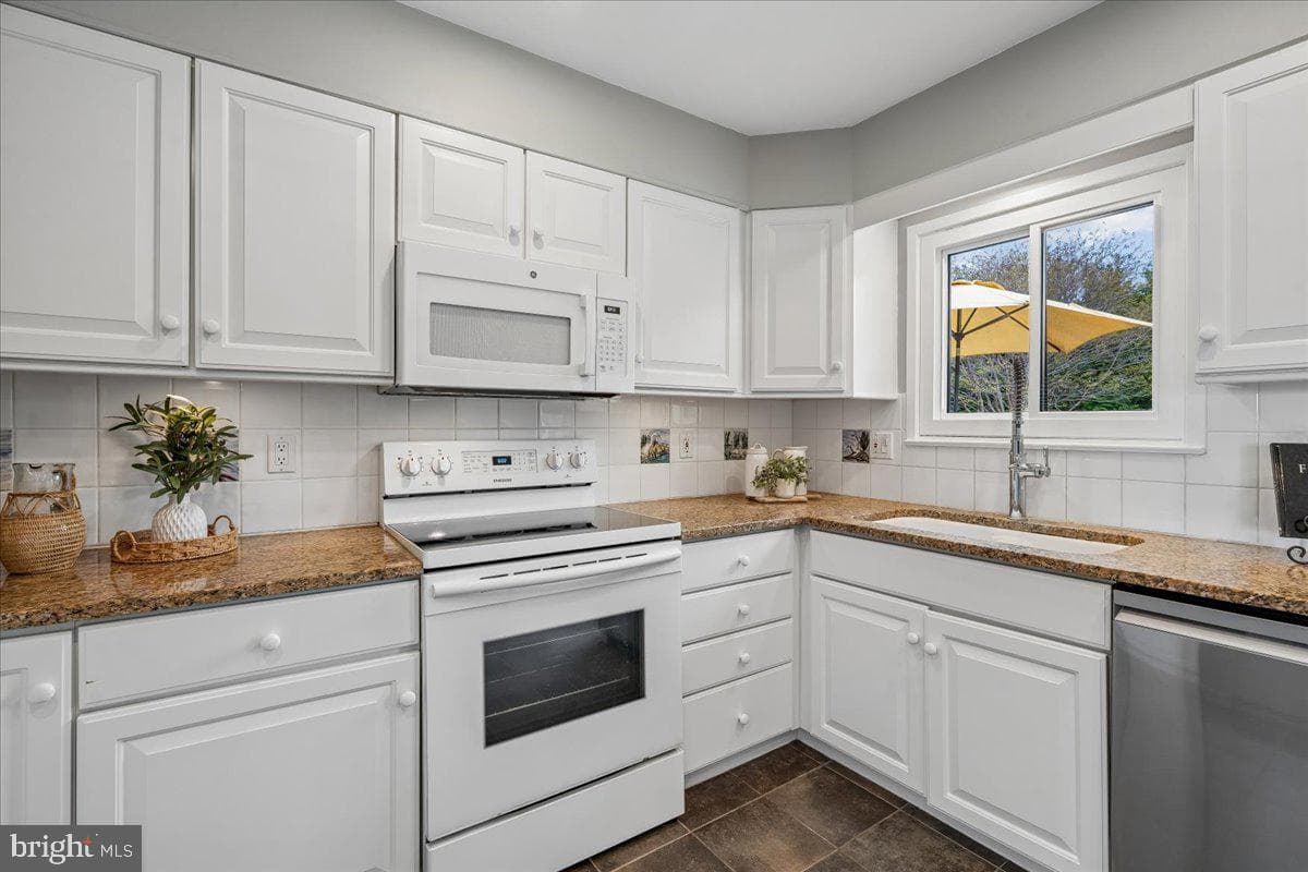 102 Green Spring Drive photo 16