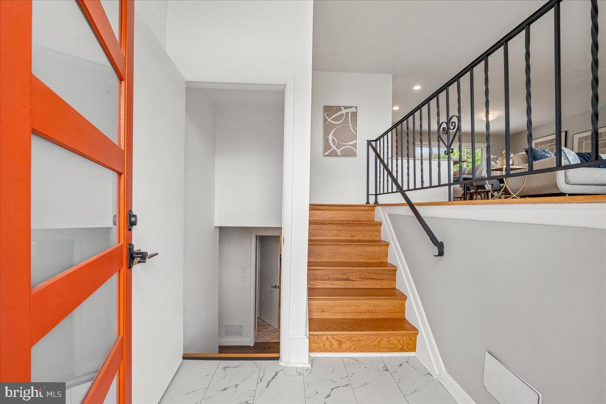 102 Green Spring Drive photo 4