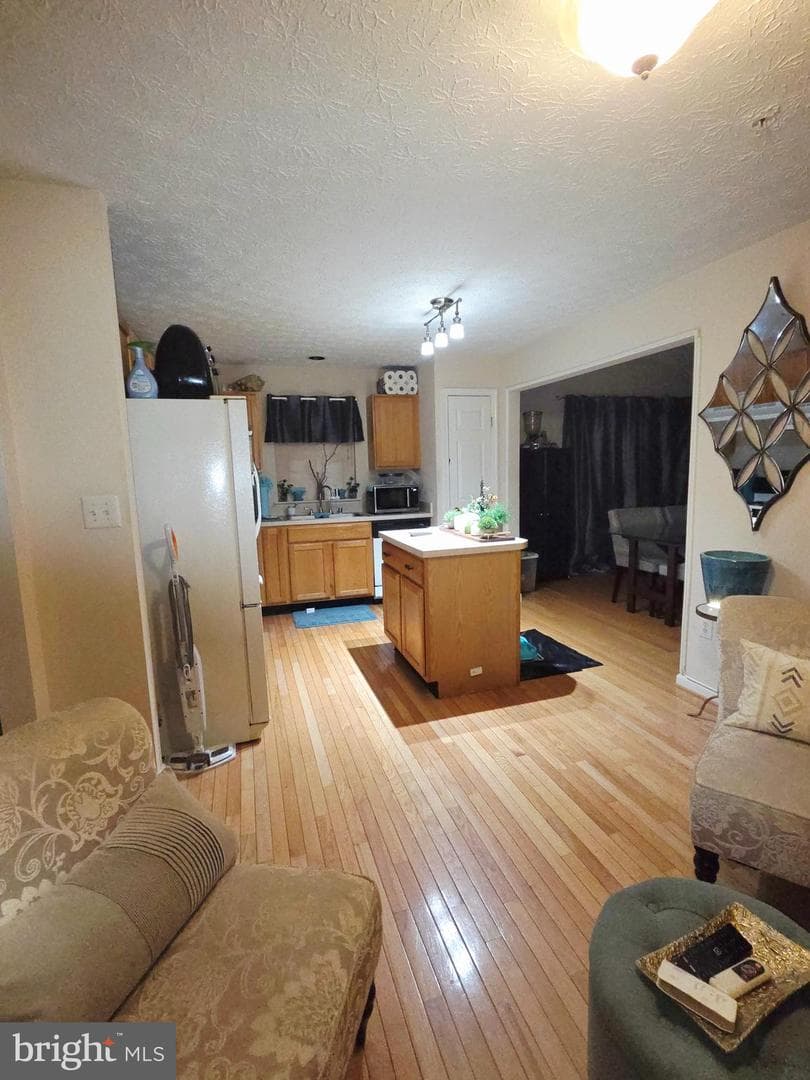 8311 Frostwood Drive photo 5