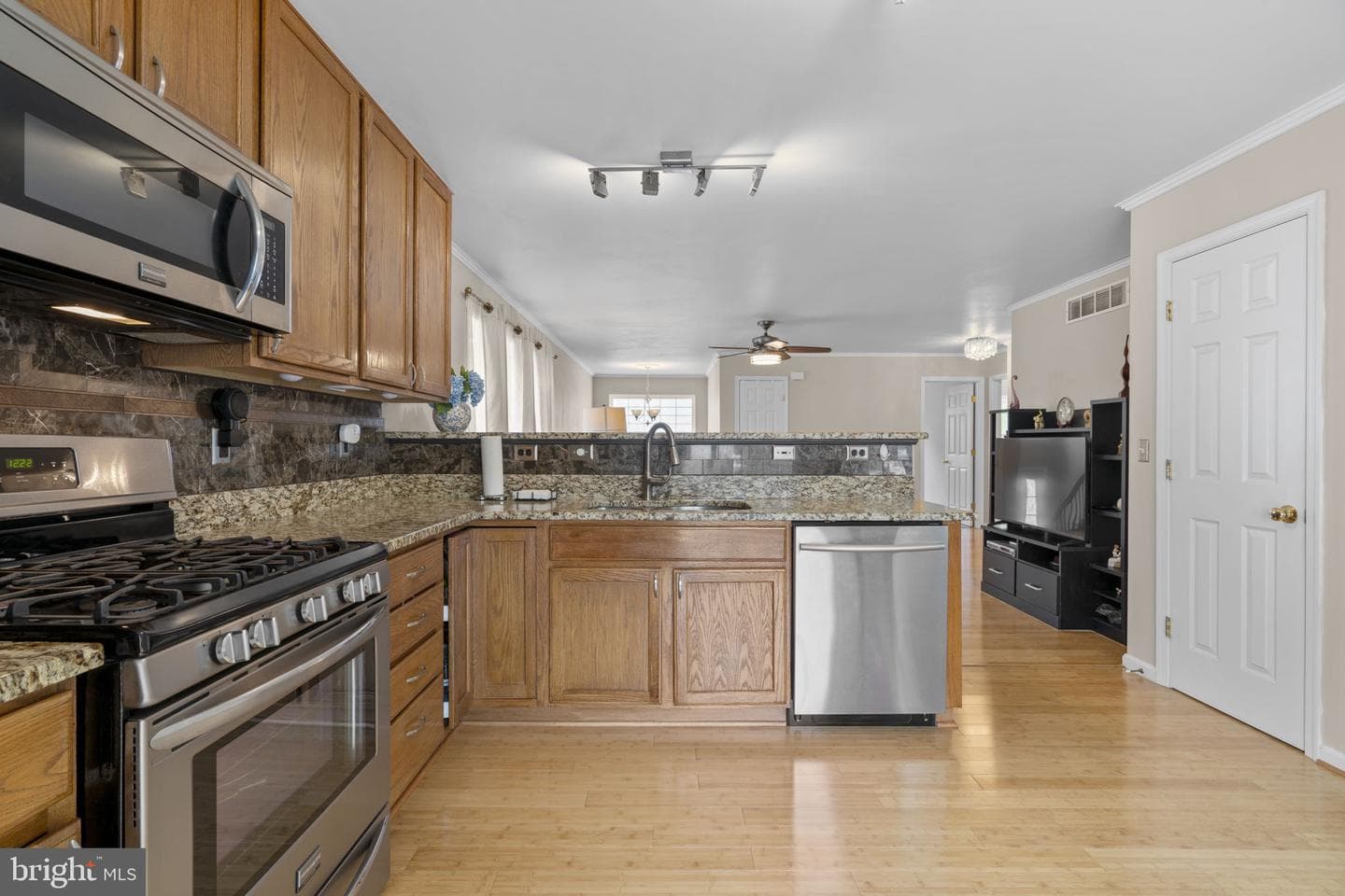 8057 Mayer Avenue photo 8
