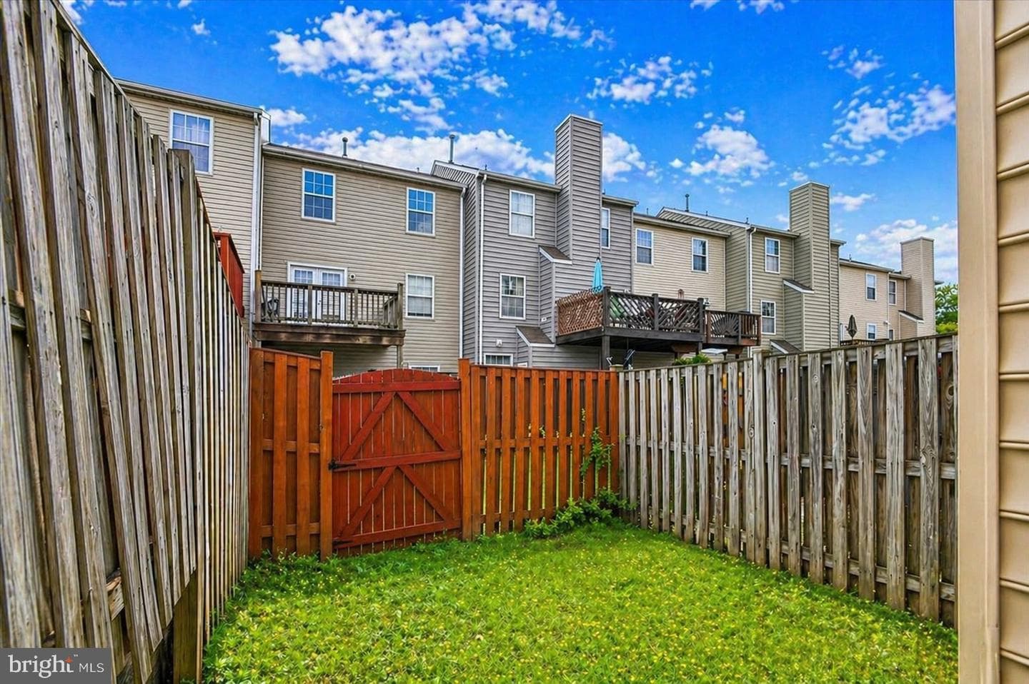 2441 Wentworth Drive photo 4