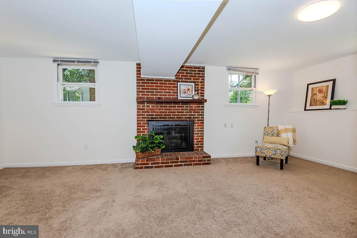 149 Northway photo 33