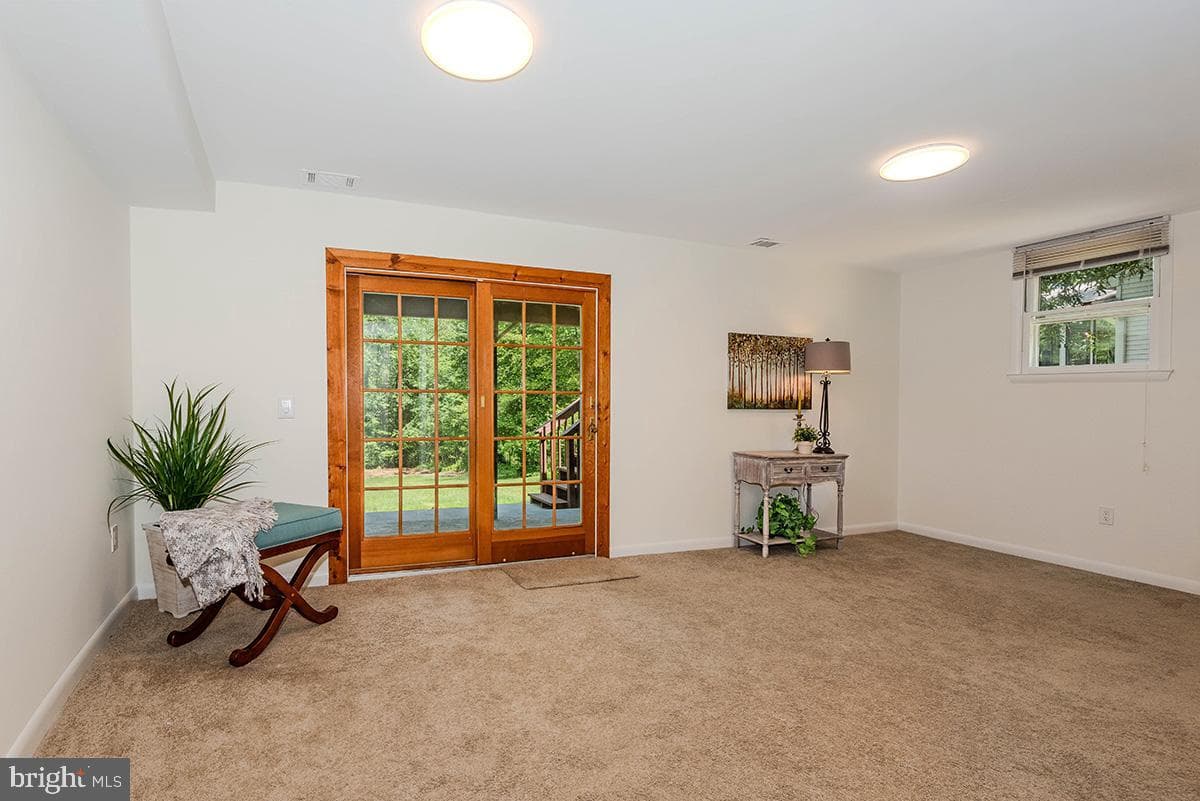 149 Northway photo 37