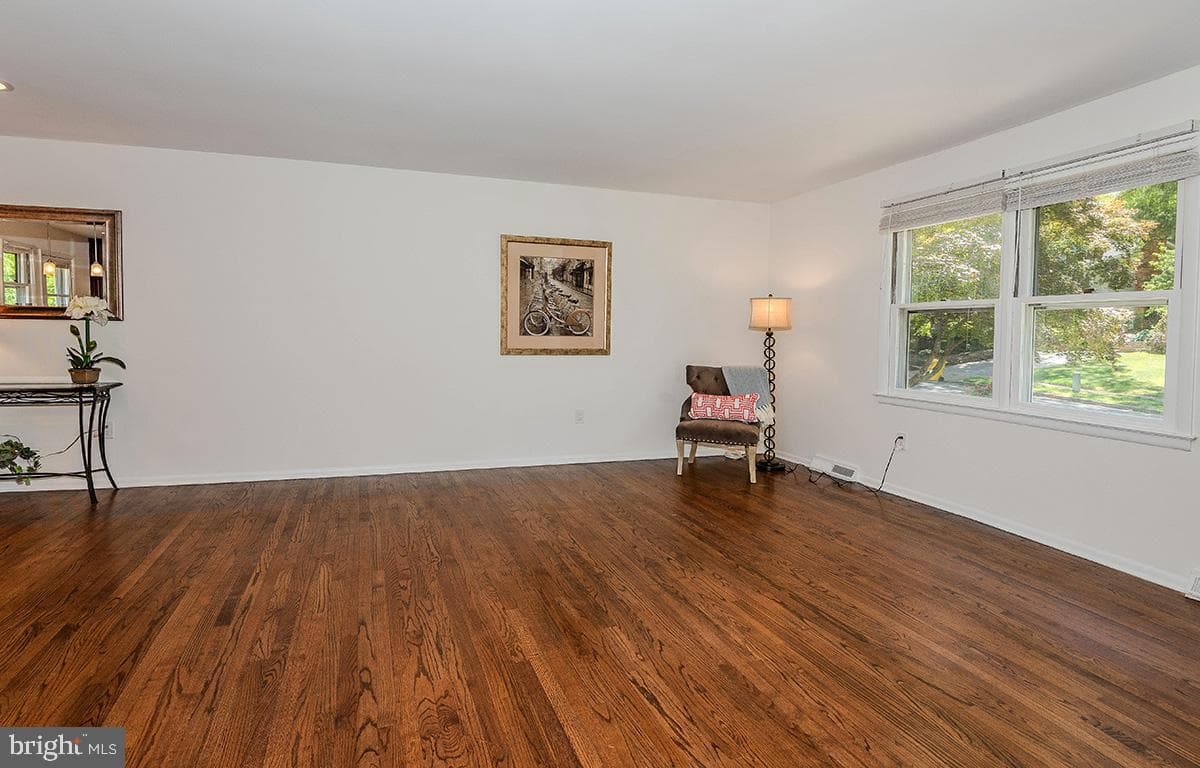 149 Northway photo 6