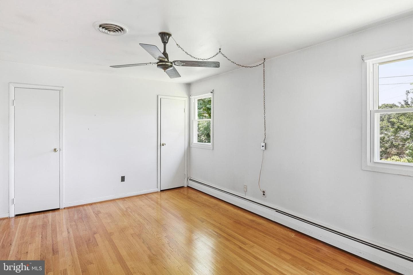 536 Williamsburg Lane photo 23