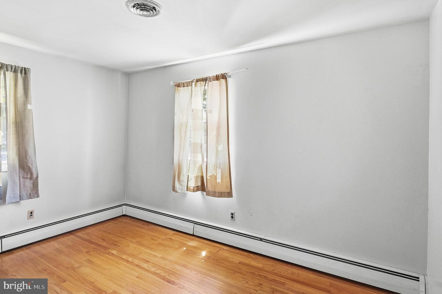 536 Williamsburg Lane photo 29